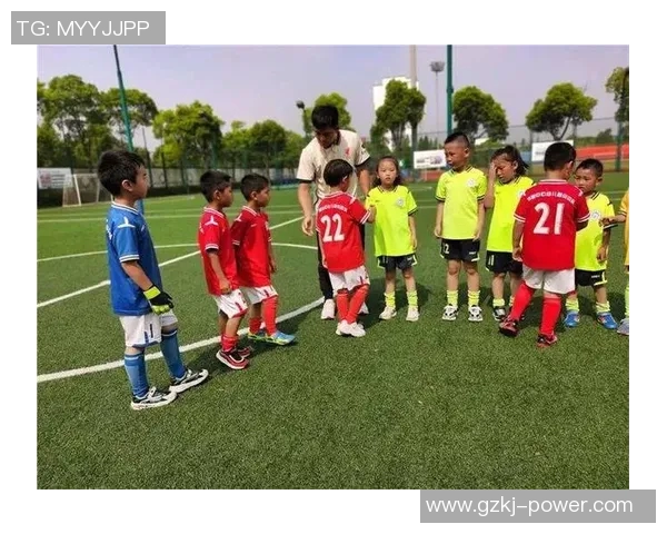 足球明星玩具小游戏带你体验绿茵场上的激情与乐趣，尽享足球魅力与童趣结合的欢乐时光